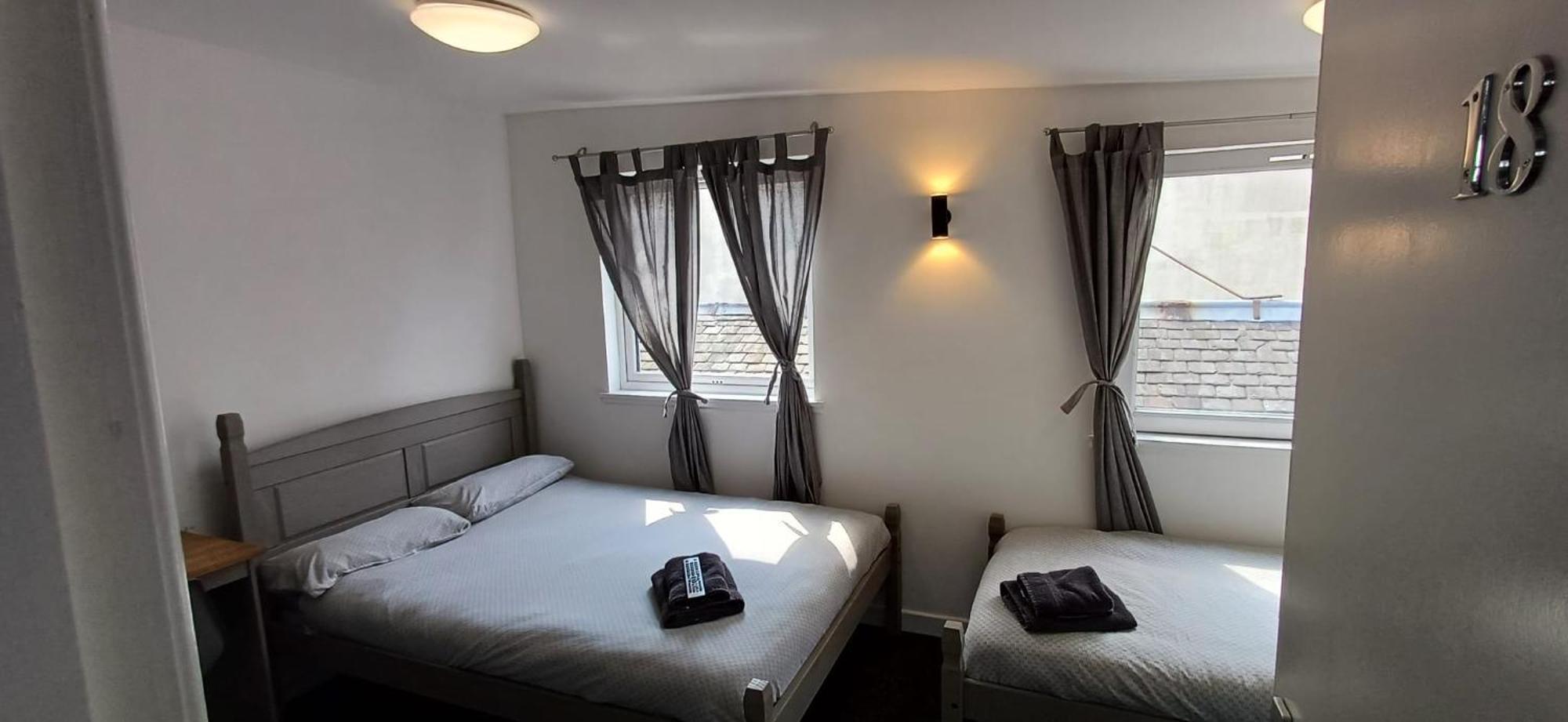 The Queens Hotel Cardenden Bagian luar foto