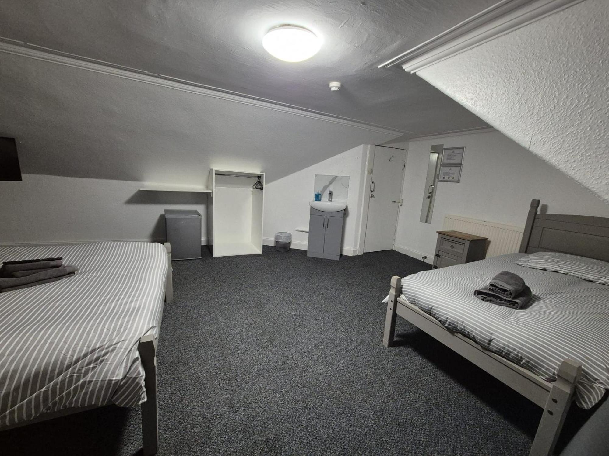 The Queens Hotel Cardenden Bagian luar foto