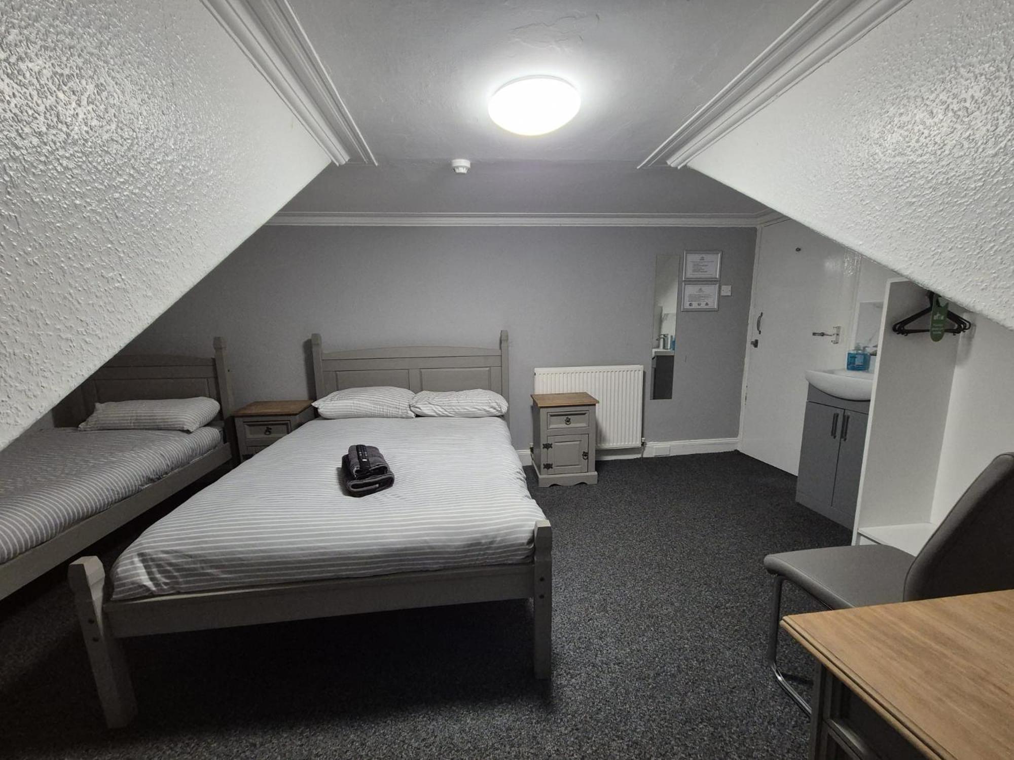 The Queens Hotel Cardenden Bagian luar foto