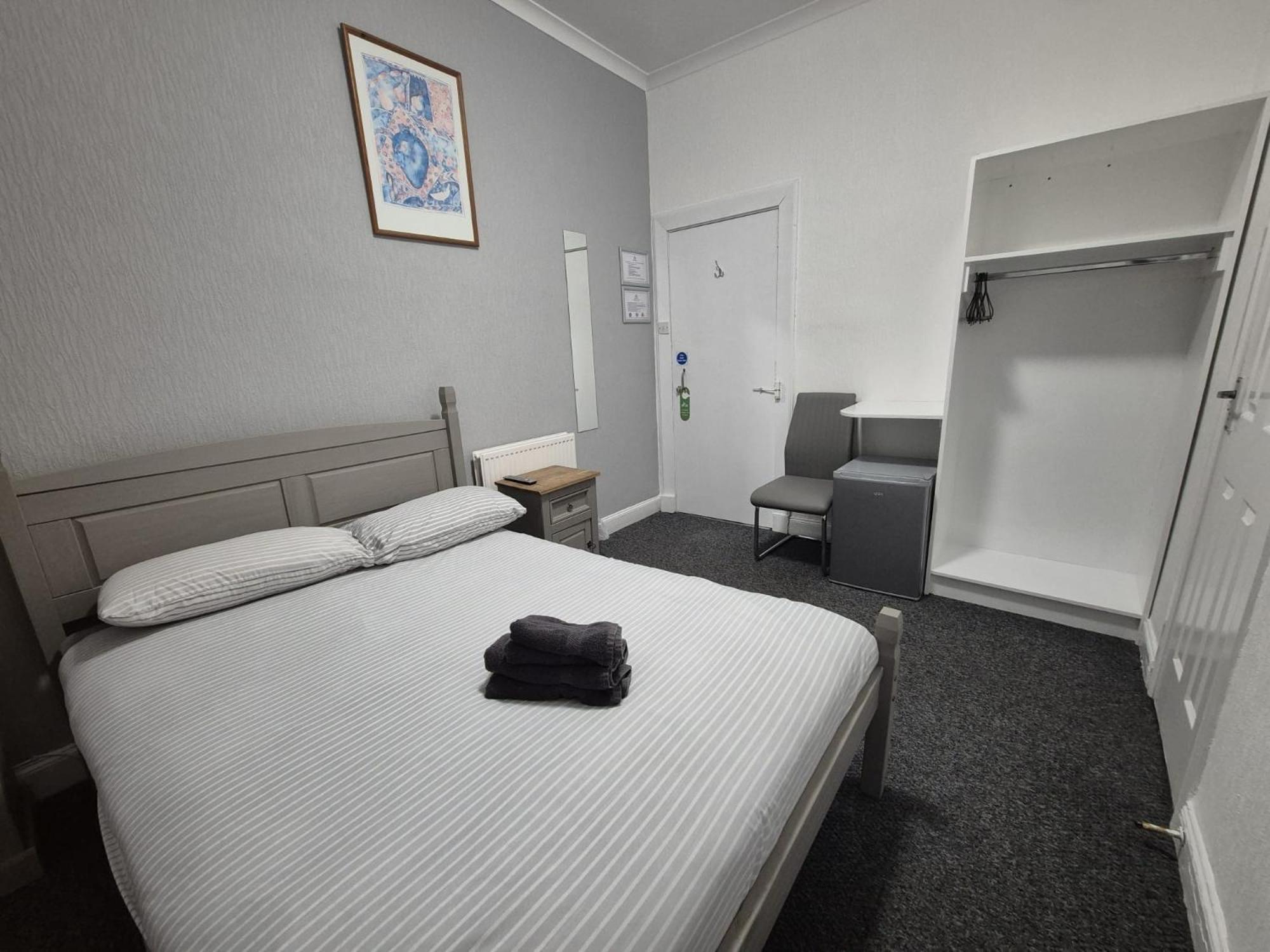The Queens Hotel Cardenden Bagian luar foto