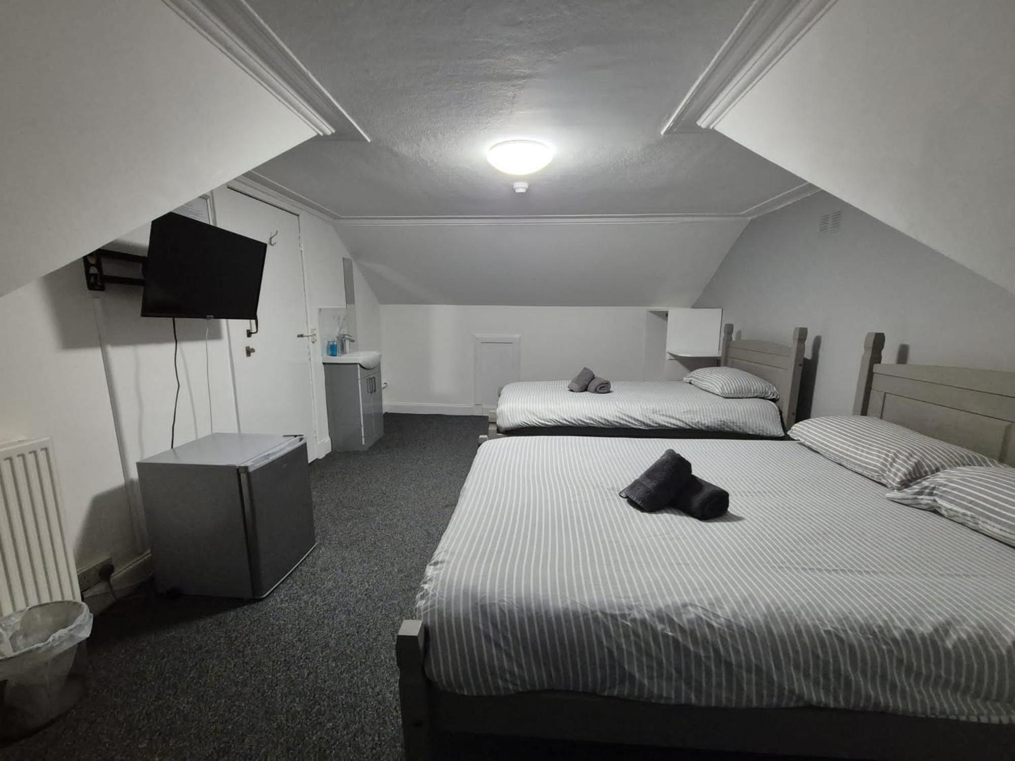 The Queens Hotel Cardenden Bagian luar foto