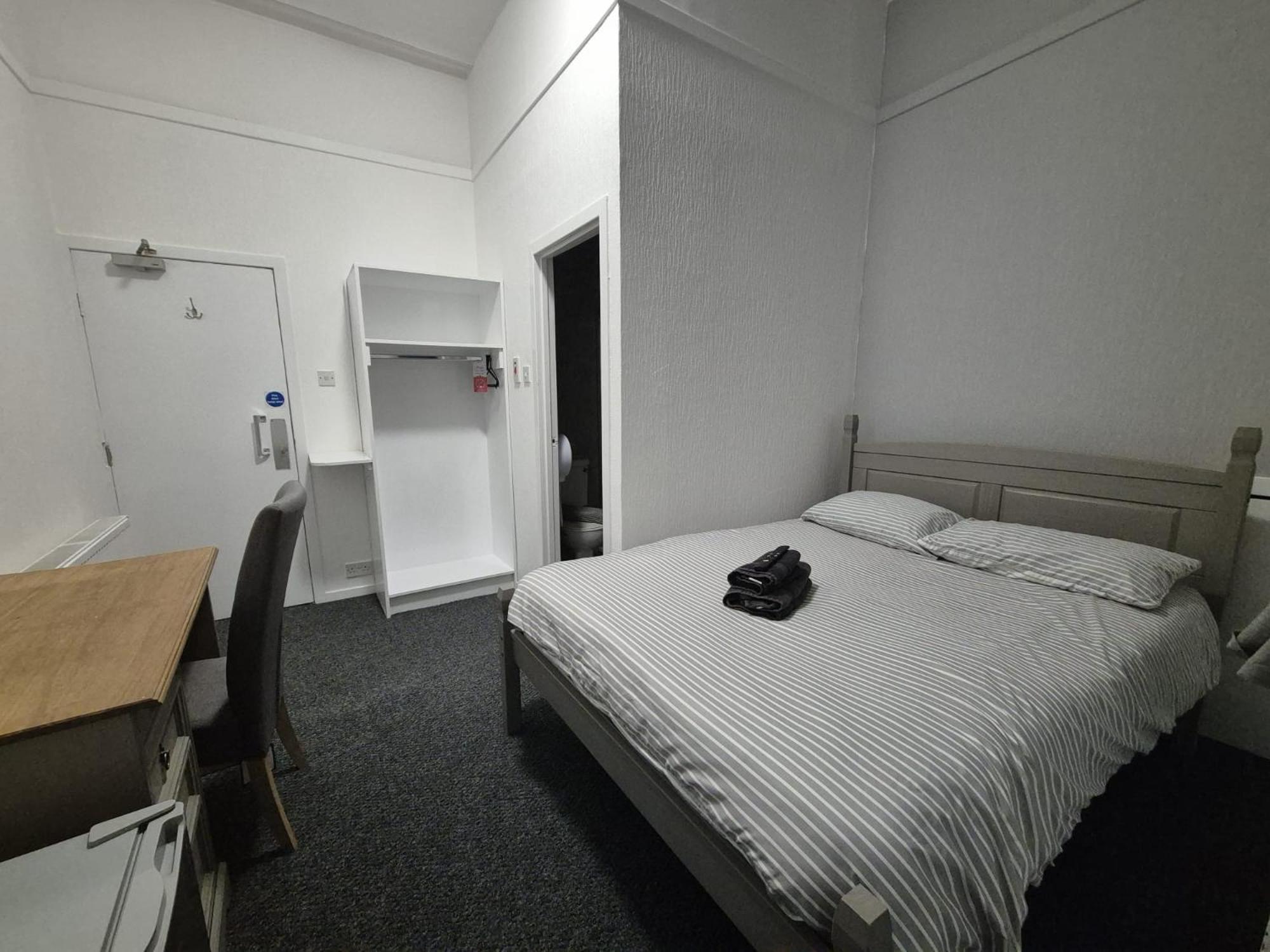 The Queens Hotel Cardenden Bagian luar foto