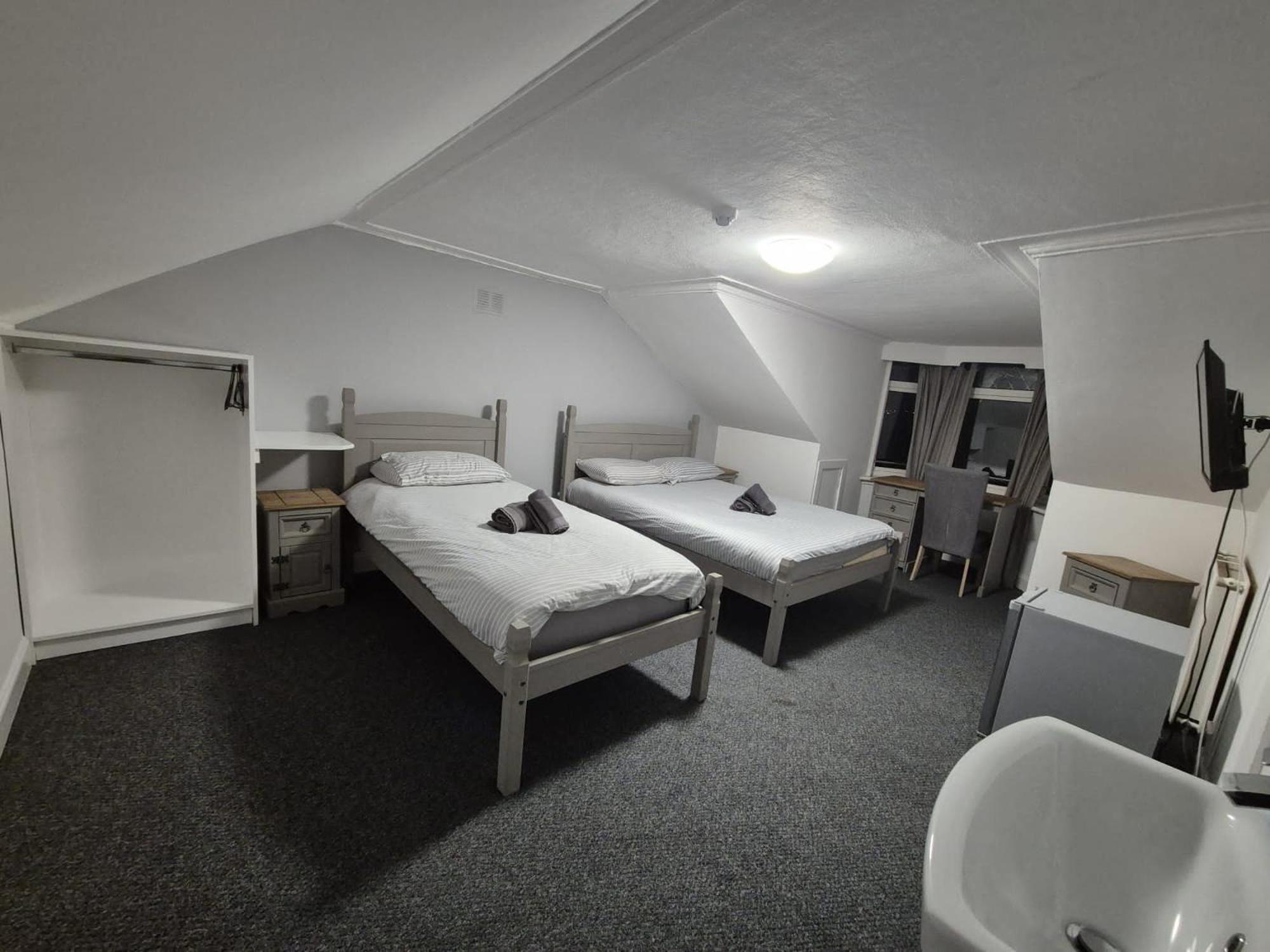 The Queens Hotel Cardenden Bagian luar foto