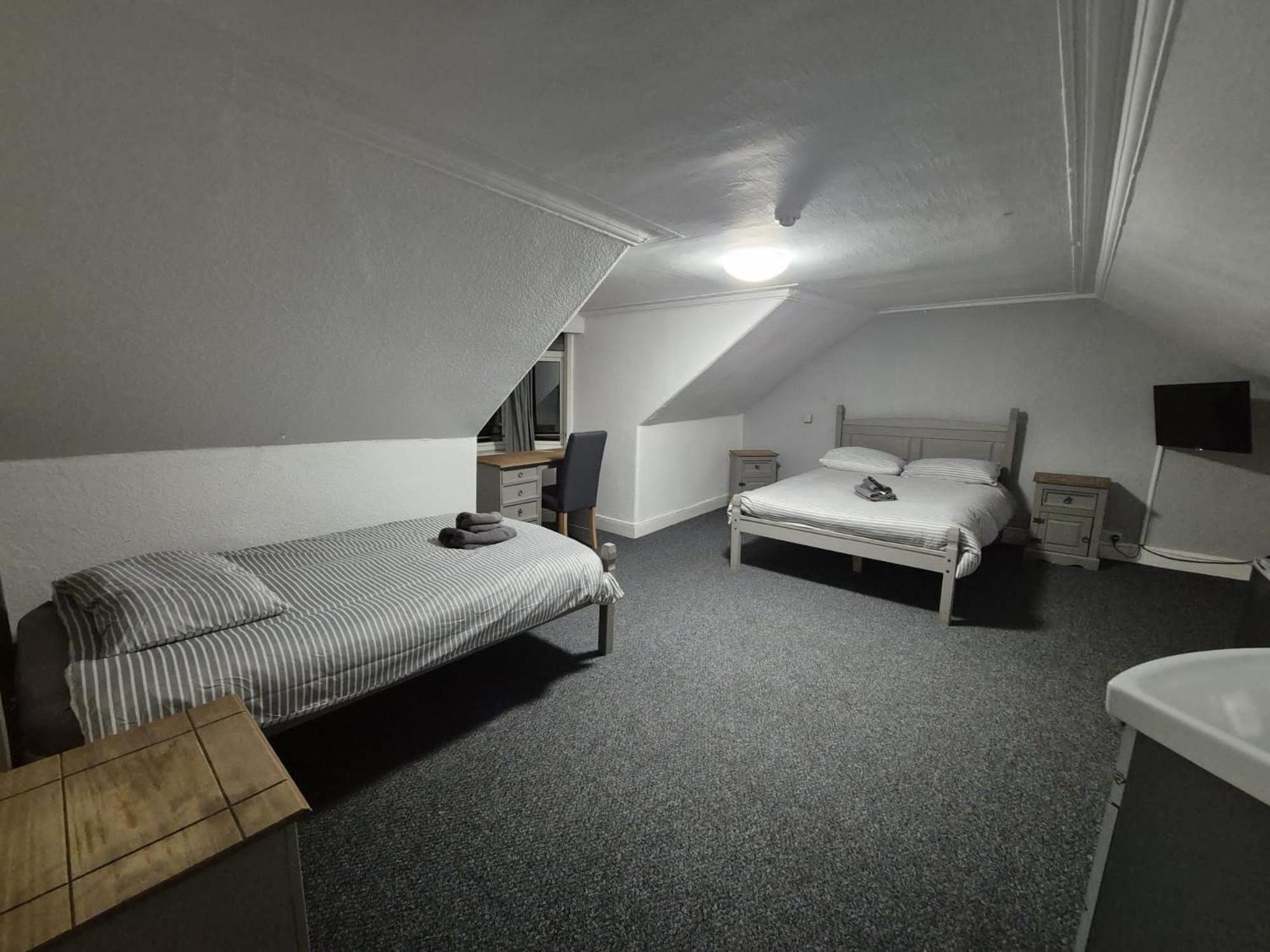 The Queens Hotel Cardenden Bagian luar foto