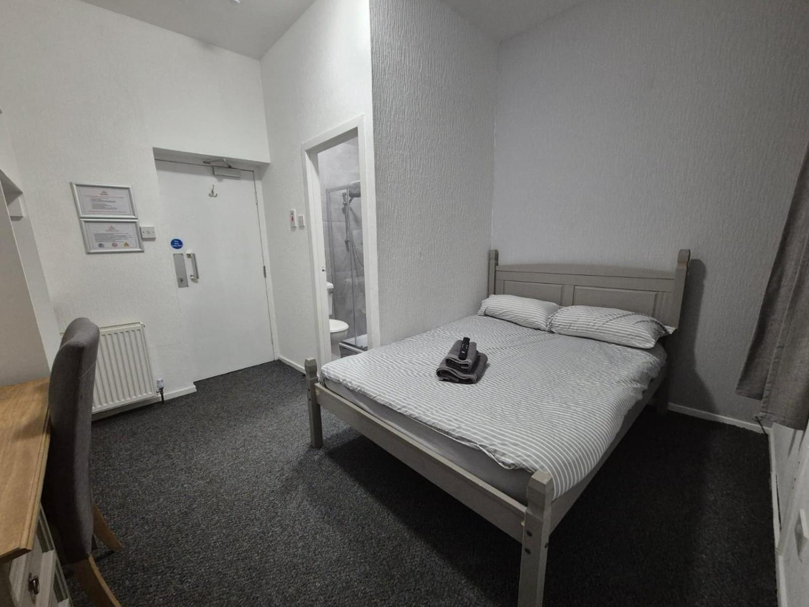 The Queens Hotel Cardenden Bagian luar foto