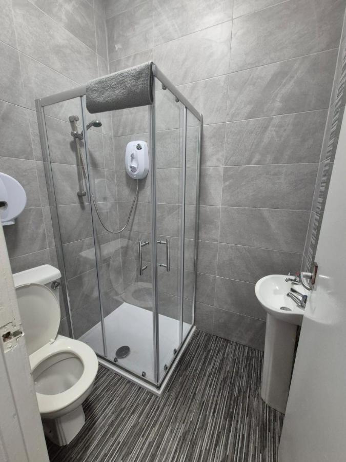 The Queens Hotel Cardenden Bagian luar foto
