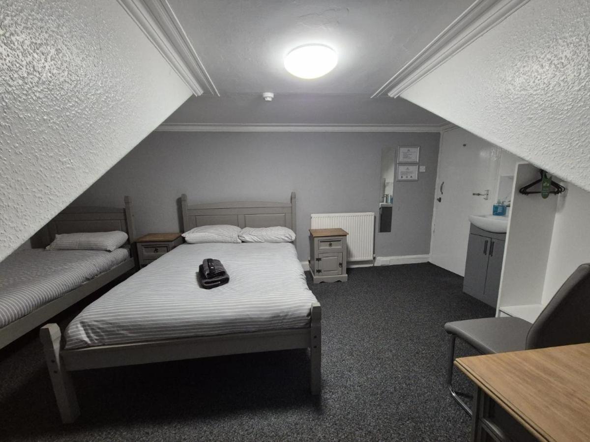 The Queens Hotel Cardenden Bagian luar foto